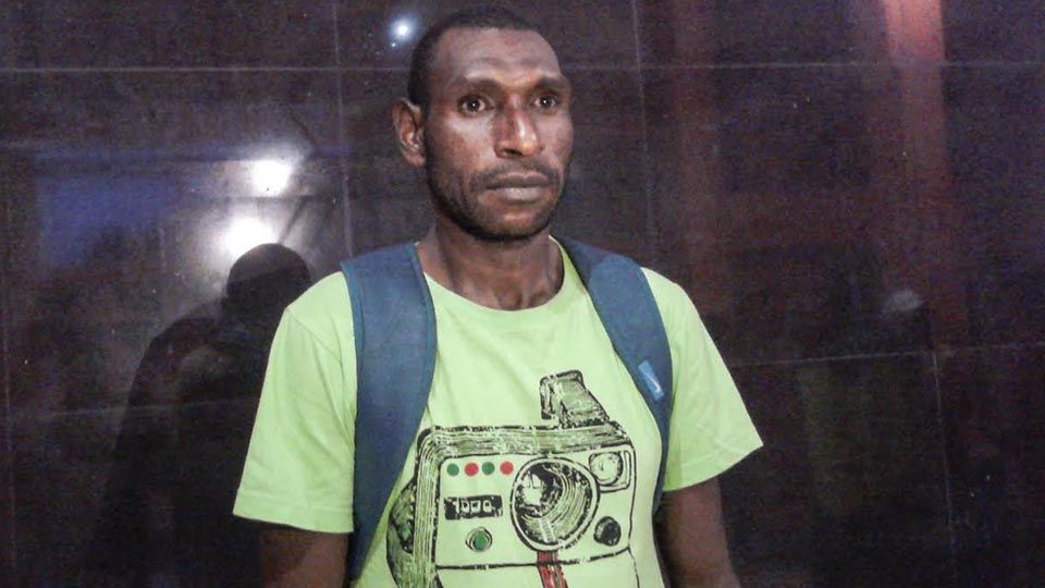 Yesaya Desnam, defender jangkung asal Papua yang sempat pensiun sementara. Copyright: &copy; Ian Setiawan/INDOSPORT